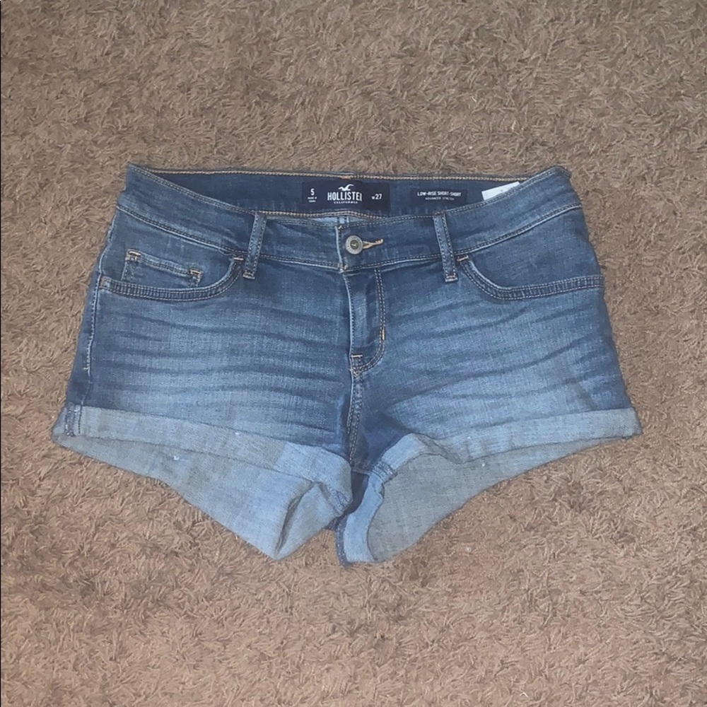 Hollister low waisted short-short SIZE 5